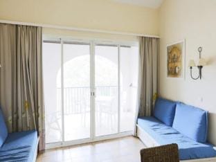 Apartment in Saint-Mandrier with Sea Views Apartment in Grimaud