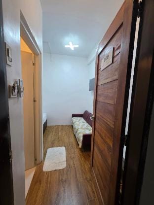 Rm 209 Studiotype apt in hensonville near SM/clark Apartment in Angeles