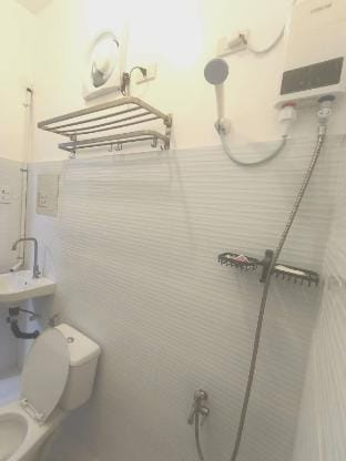Rm 209 Studiotype apt in hensonville near SM/clark Apartment in Angeles