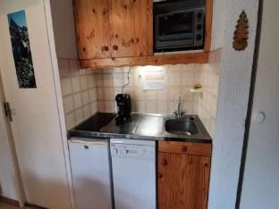 Apartment in Reallon with Slope Access Apartment in Provence-Alpes-Côte d'Azur