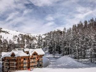 Apartment in Hautes-Alpes with Ski-In Access Apartment in Provence-Alpes-Côte d'Azur