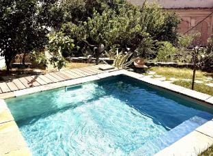 Montera appartement centre ville avec piscine chauffée et jardin Apartment in Bastia