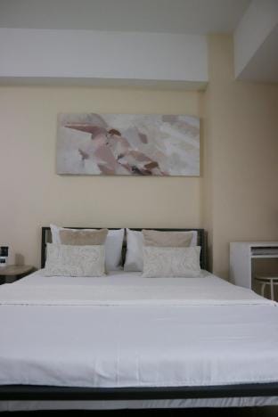The Calm Space - Condo beside Venice Grand Canal Apartment in Makati