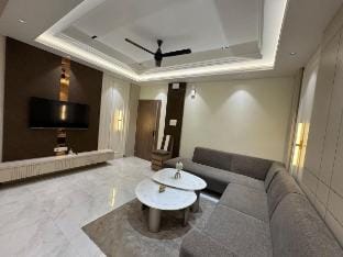 Luxe 3Bhk/Assi Road & 10 Mins to temple Apartment in Varanasi