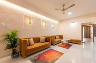 10 Mins to Vishwanath Temple 8Bhk Host upto 20 Apartment in Varanasi