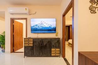 10 Mins to Vishwanath Temple 8Bhk Host upto 20 Apartment in Varanasi