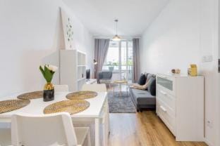 Golden Apartments Warsaw - Pereca Residence&70 Apartment in Warsaw