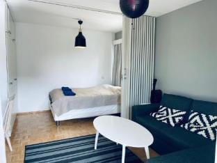 Tapiola City Apartment next to Ainoa shoppong cent Apartment in Helsinki