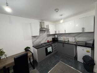 2 bedroom luxury apartment with balcony Apartment in Bournemouth