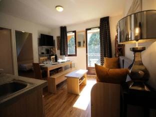 Residence Jardins Du Ramel for 6 people Apartment in Occitanie