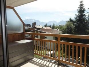 Apartment in Rif Nel with Stunning Mountain Views Apartment in Huez