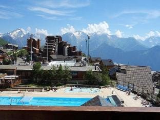 Apartment in Avenue des Jeux with Mountain Views Apartment in L'Alpe d'Huez