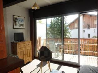 Studio in LOBIOU near Telecentre  Ice Rink Apartment in Huez