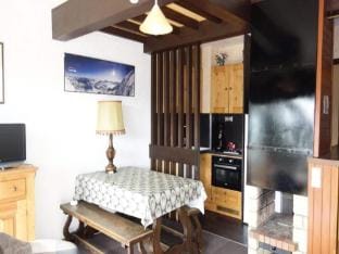 Studio in LOBIOU near Telecentre  Ice Rink Apartment in Huez