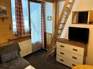 Studio in Alpe dHuez near Gondola Apartment in Huez