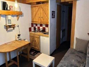 Studio in Alpe dHuez near Gondola Apartment in Huez