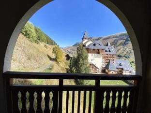 Apartment in Les 2 Alpes with Ski-On Access Apartment in Les Deux Alpes