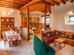 Gite de France in Sinieres Apartment in Occitanie