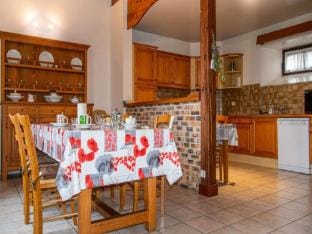 Gite de France in Sinieres Apartment in Occitanie