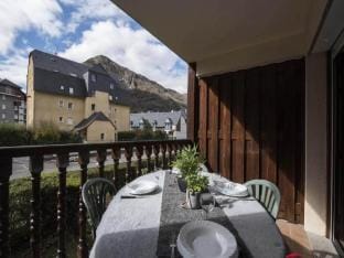 Apartment in Saint Lary near Pla dAdet Slopes Apartment in Saint-Lary-Soulan