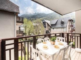 Apartment in Sensoria with Stunning Balcony Views Apartment in Saint-Lary-Soulan