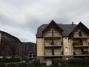 Apartment in St. Lary near Ski Slopes Apartment in Saint-Lary-Soulan