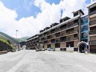 Studio in Pla dAdet with Pyrenees Views Apartment in Saint-Lary-Soulan