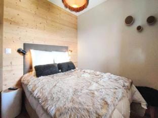 Chalet in La Charmette with Ski-InSki-Out Apartment in Les Avanchers-Valmorel