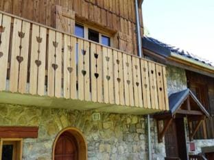 Duplex in Fontaine at Foot of Ski Slopes Apartment in Les Avanchers-Valmorel