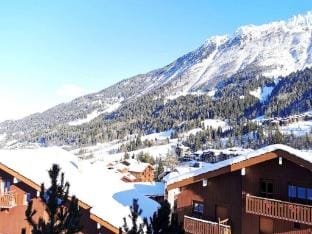 Duplex in Fontaine at Foot of Ski Slopes Apartment in Les Avanchers-Valmorel