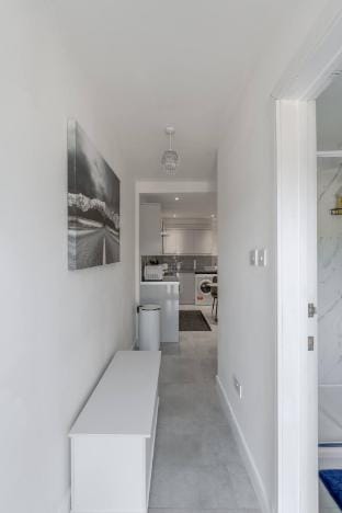 2 Bed Stylish Central Rochester Apartment Sleeps 4  Netflix Work Space Apartment in Rochester