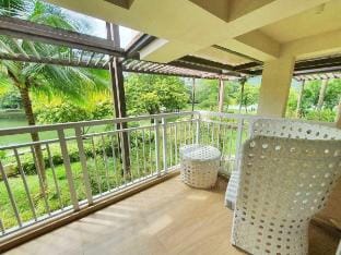 Pico de Loro 3br Condo Lagoon 206sq w350mbps WI-FI Apartment in Nasugbu