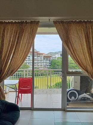 Pico de Loro Beach Spacious 2-br w/350mbps WI-FI Apartment in Nasugbu