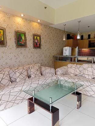 Pico de Loro Beach Spacious 2-br w/350mbps WI-FI Apartment in Nasugbu