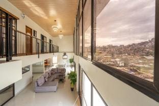 The Warehouse Loft w/ Three-Slot Reserved Parking Apartment in Baguio
