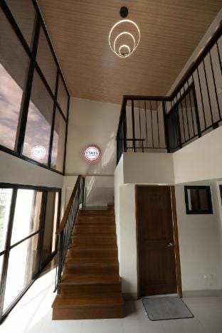 The Warehouse Loft w/ Three-Slot Reserved Parking Apartment in Baguio