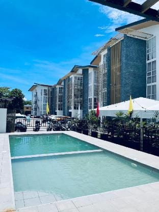 J&J Mactan Stays Netflix, Pool & Free Parking Apartment in Lapu-Lapu City