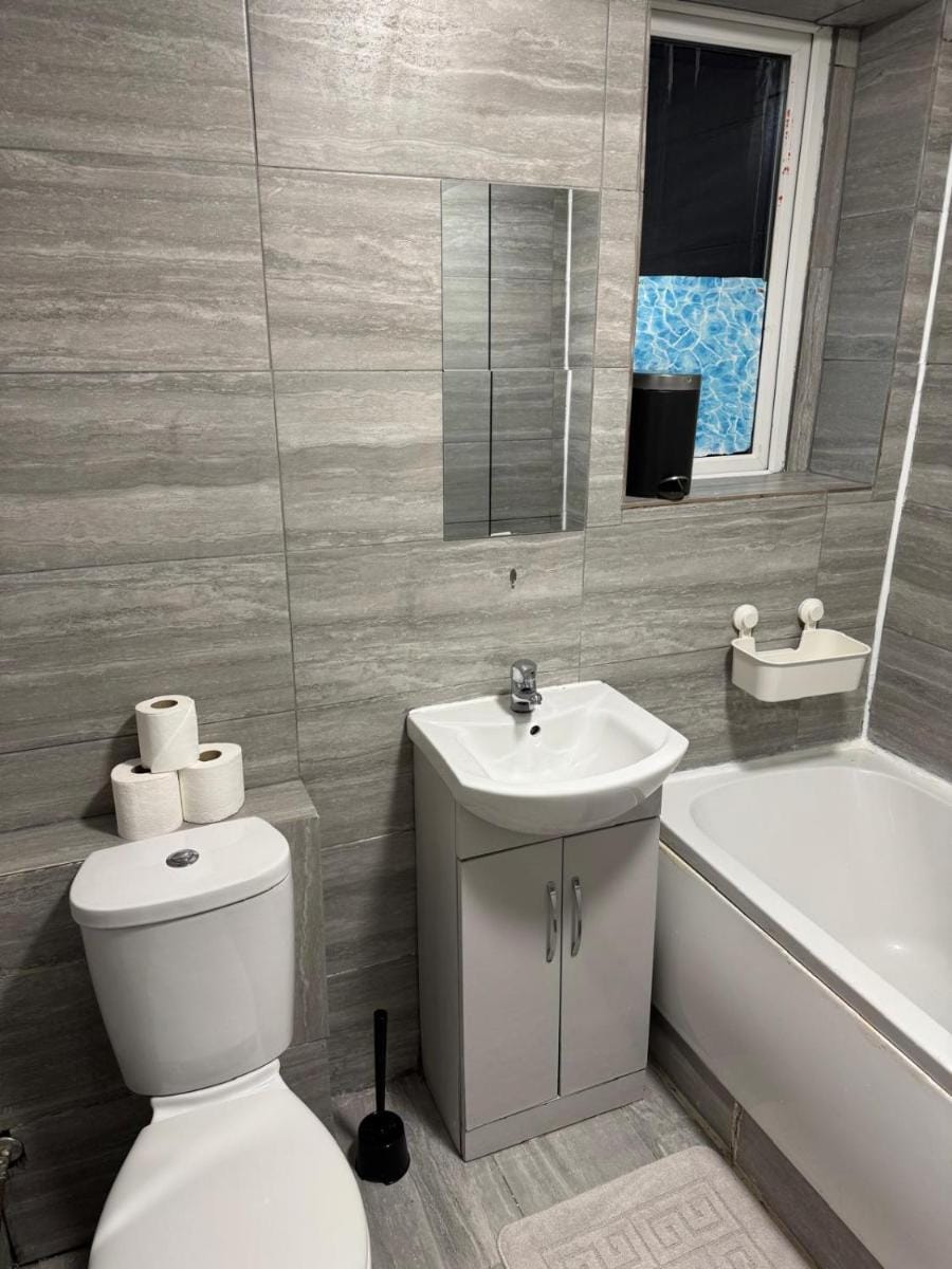 Cosy 2-bed Maisonette with Private Garage in Wembley Apartment in Wembley