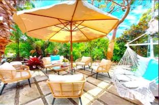Best Family Getaway with 4 Sleeps! Walk to Ocean beach and everywhere at Famous Original Palm Beach! Apartment in Pittwater Council