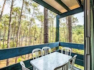 room apartment for 6 people covered balcony Apartment in Carcans