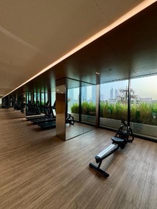 Cozy Luxe Apartment w/sunset view and PS5 Apartment in Dubai