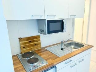 City Apartment with Balcony 15min Airport Apartment in Offenbach