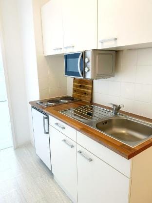 City Apartment with Balcony 15min Airport Apartment in Offenbach