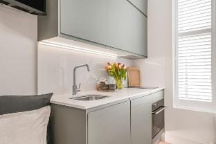 Studio 11 @ OneStay Maida Vale Apartment in City of Westminster