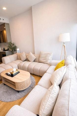 Luxury 1 Bedroom l BTS 2 mins l Pool and Gym Apartment in Bangkok