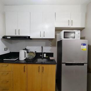 Cozy Studio Condo Pet-Friendly Unit Near Araneta Apartment in Pasig