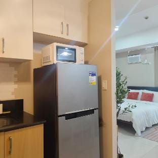 Cozy Studio Condo Pet-Friendly Unit Near Araneta Apartment in Pasig