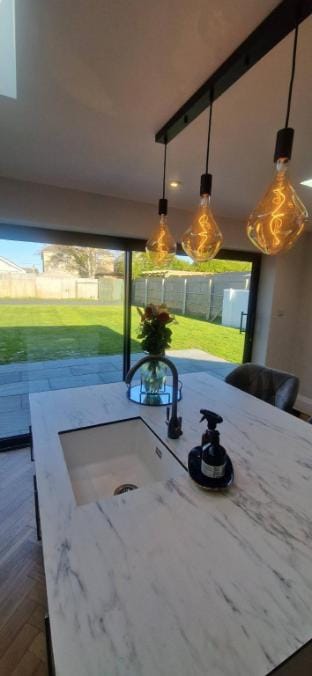 Newly Refurbished Bungalow- Large Garden- Parking Vacation rental in Ringwood