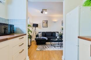 The Tudor Escape – Stylish City Centre 3-Bed Vacation rental in Canterbury