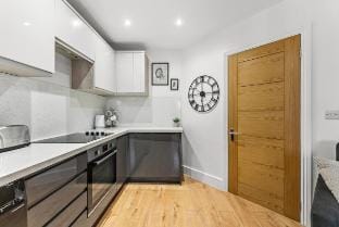 Modern 2BR Apartment | En-Suite & Family Friendly Vacation rental in Canterbury